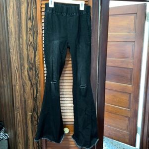 Women’s black bell bottom stretchy jeans